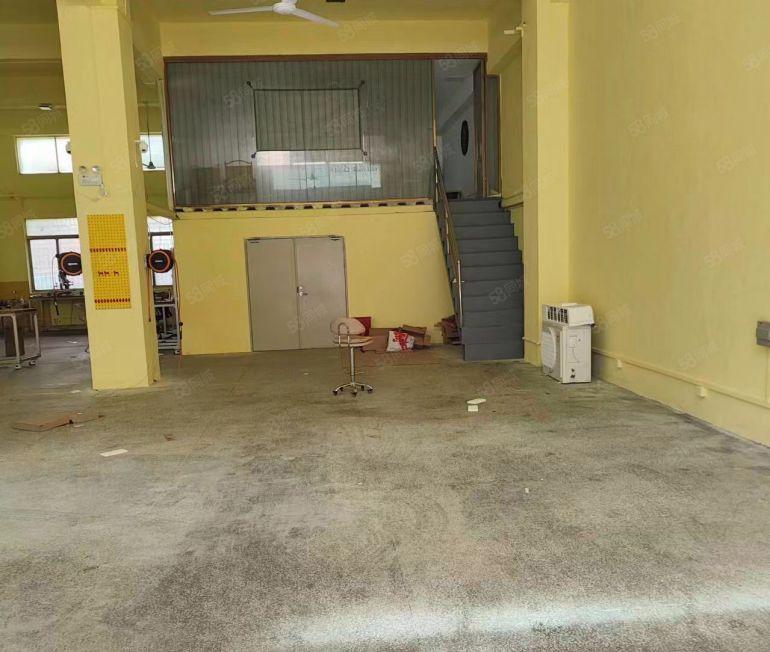 大浪商业中心旁一楼420平方，层高6米。