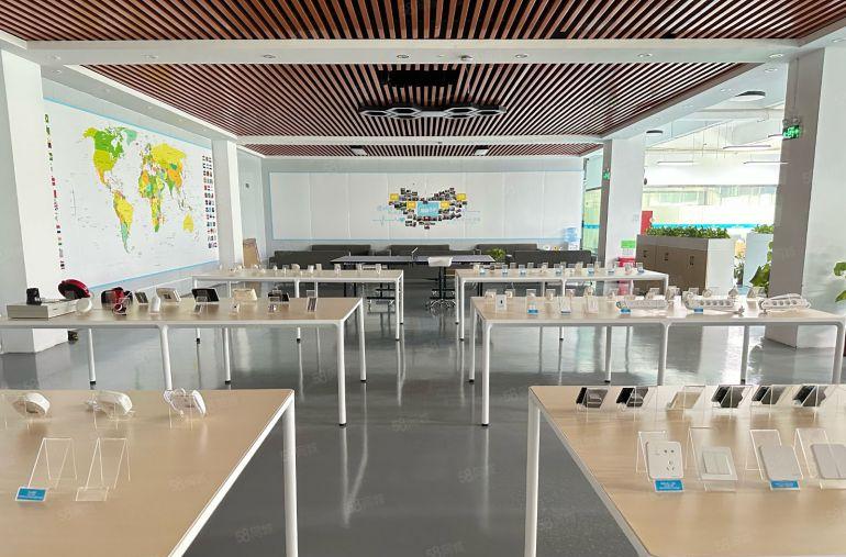 观澜高速口2000平方豪华精装修工业园红本厂房出租无转让费