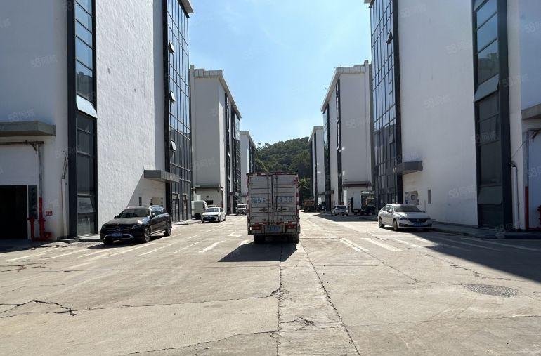 龙华油松原房东工业园楼上500平带装修前台办公室厂房出租