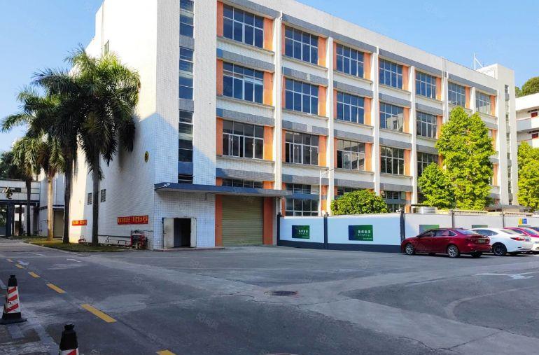 龙华观澜竹村地铁站附近原房东楼上2000平现场装修厂房出租