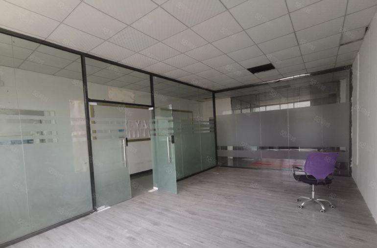 龙华区福城街道竹村地铁口附近楼上带装修厂房出租，水电齐全