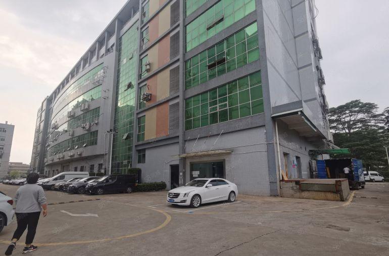 观澜库坑梅观高速出口大园区楼上厂房出租，面积1700可分租