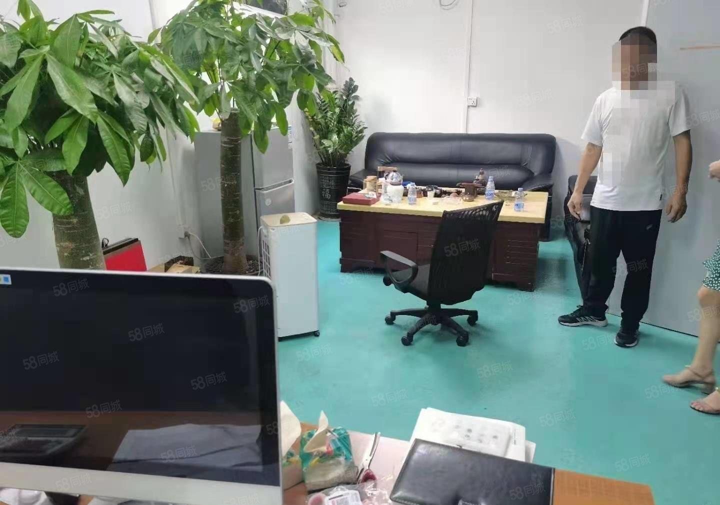 龙华大浪新出楼上1200平精装厂房出租