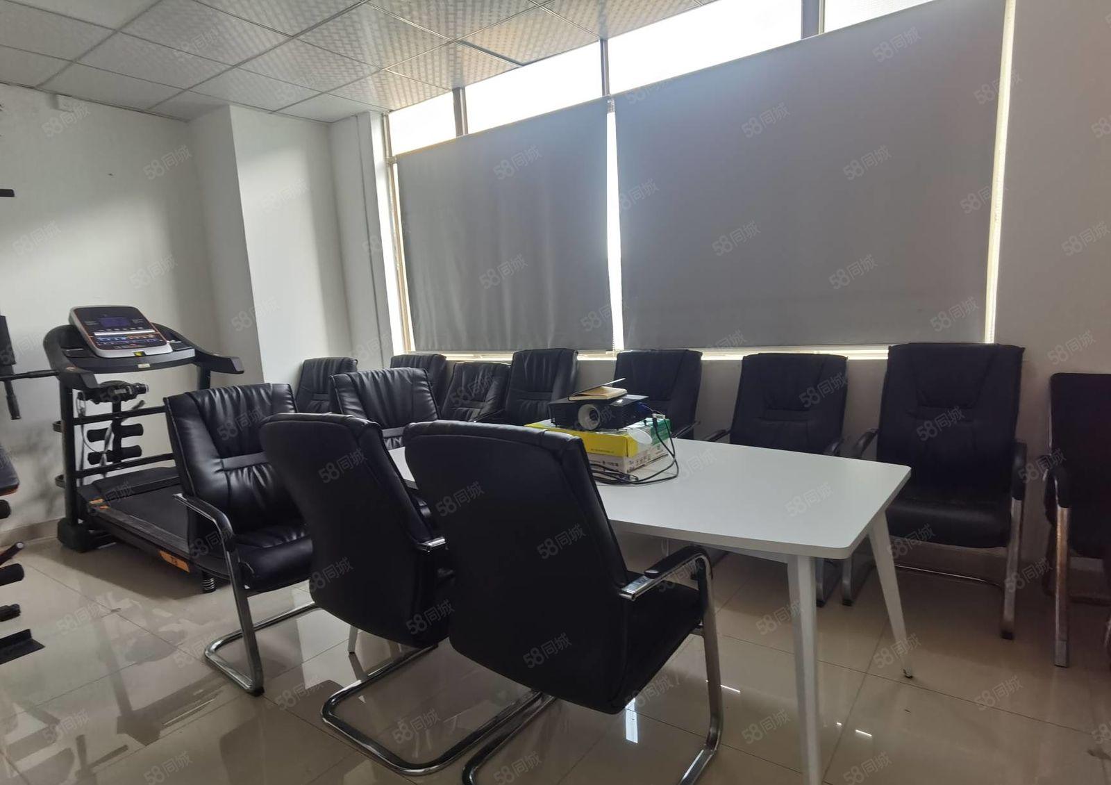 大浪红本厂房楼上426平方，4加1格局，精装修，带办公，仓库