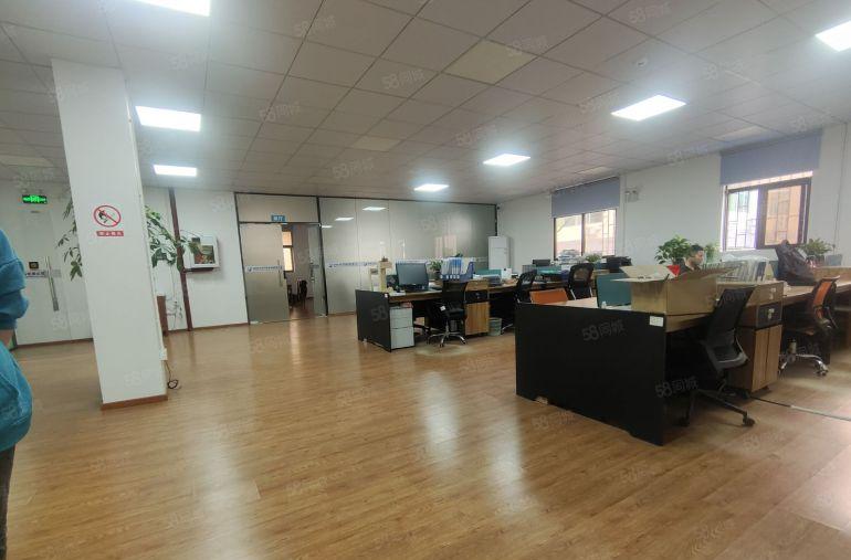 龙华壹城中心旁边精装修厂房低价出租2000平，200平起租