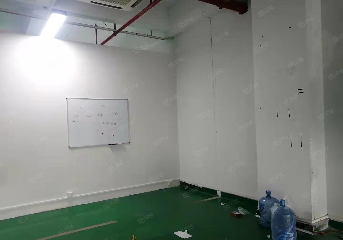 深圳龙华大浪新百丽附近楼上1400平精装工业红本厂房出租。