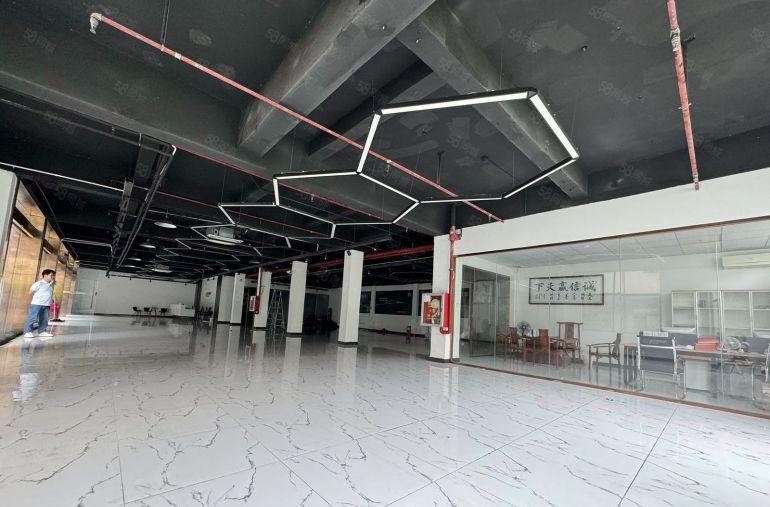 龙华地铁口1100精装修带空调家私商铺出租 可做汽车展厅等