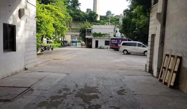 龙华龙大高速口原房东一楼650平仓库出租进车方便停车免费