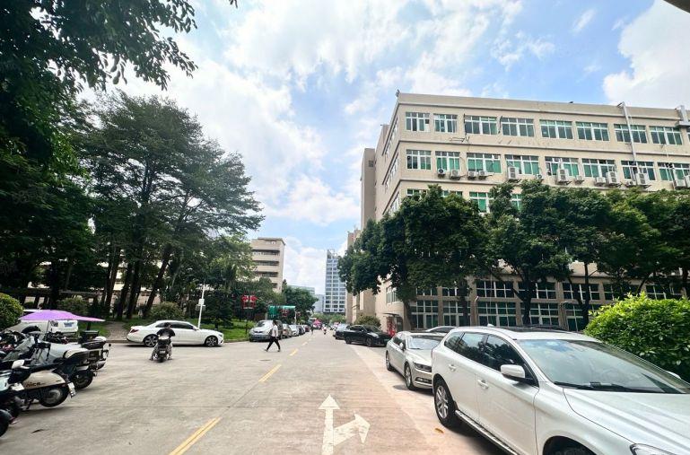 观澜樟坑径花园式厂房一楼1600平出租，高6米可分租