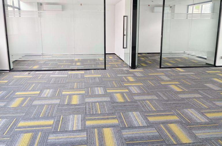 龙华大浪商业中心附近精装修办公室，500平，300平大小分租