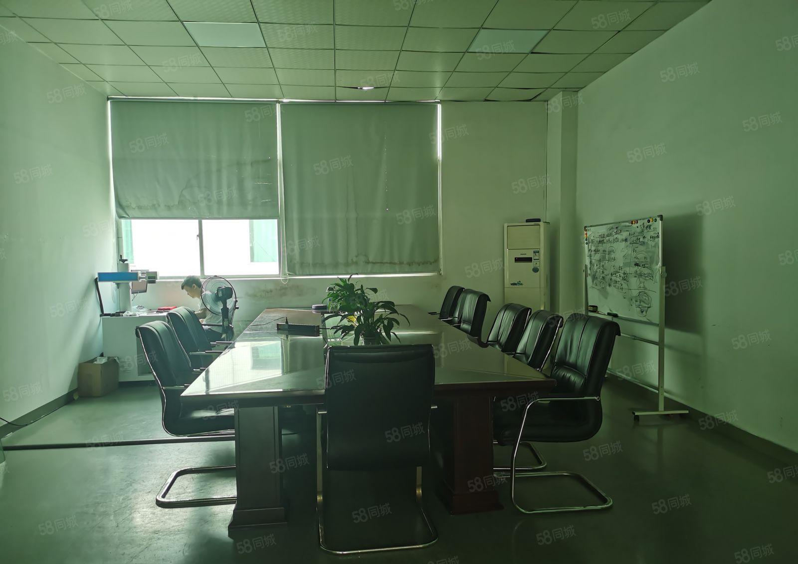 大浪福龙路出口楼上整层1250平，现成精装修，位置好配套完善