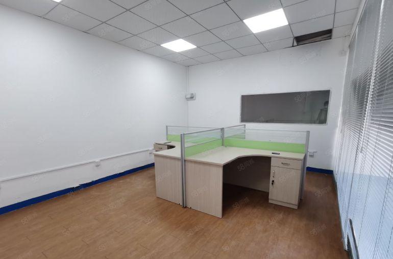 观澜桂花路400平方现成装修办公室地坪漆厂房出租分租水电齐全