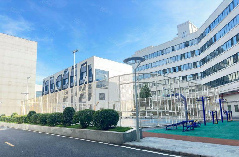 大浪德泰科技园新出240平方，精装修3加1格局，小面积办公室