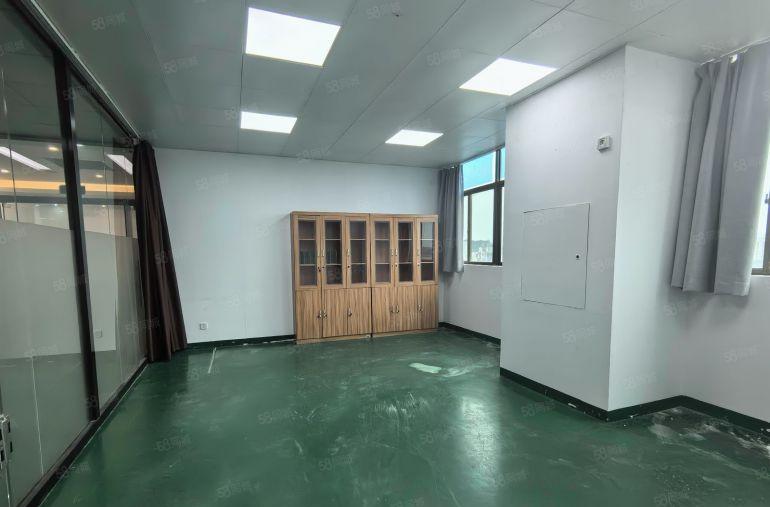 观澜牛湖地铁口附近2400平豪华精装修厂房仓库出租大小可分