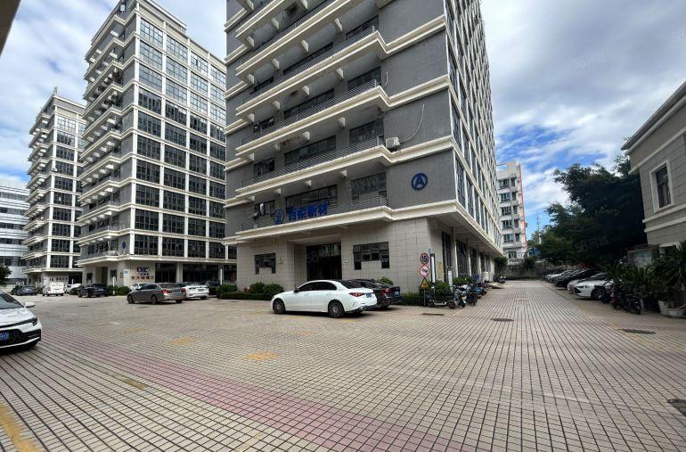 龙华清湖北地铁口原房东科技园楼上500平带2间办公室厂房出租