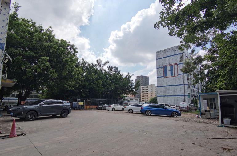 观澜新出空地2000平可做建材停车堆放等行业空地出租