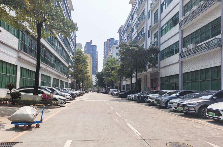 龙华清湖地铁口独院厂房出租5000平，水电齐全带精装修办公室