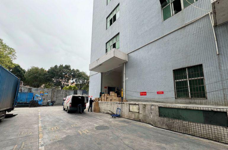 龙华大浪浪口200平起分700平厂房仓库出租 全新地坪漆