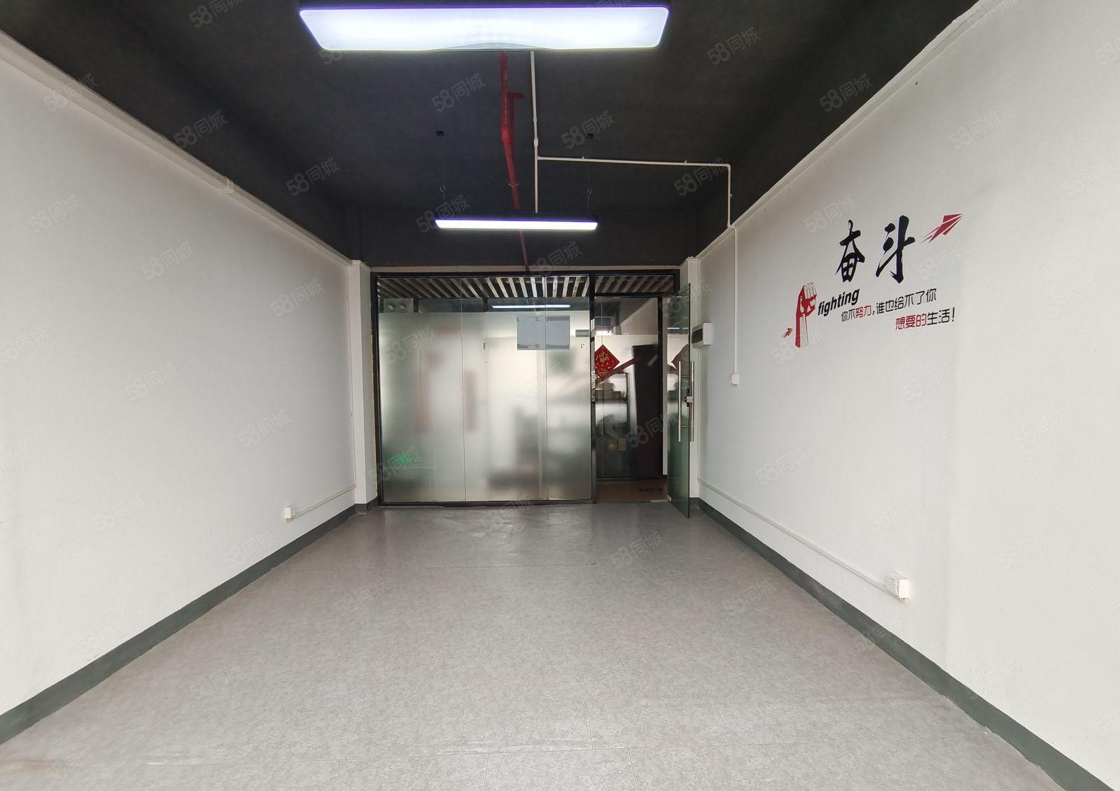 大浪商业中心附近新出小面积厂房60平招租，租金1800元