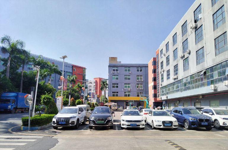 大浪原房东带红本2000平标准厂房低价出租，大小可分租！