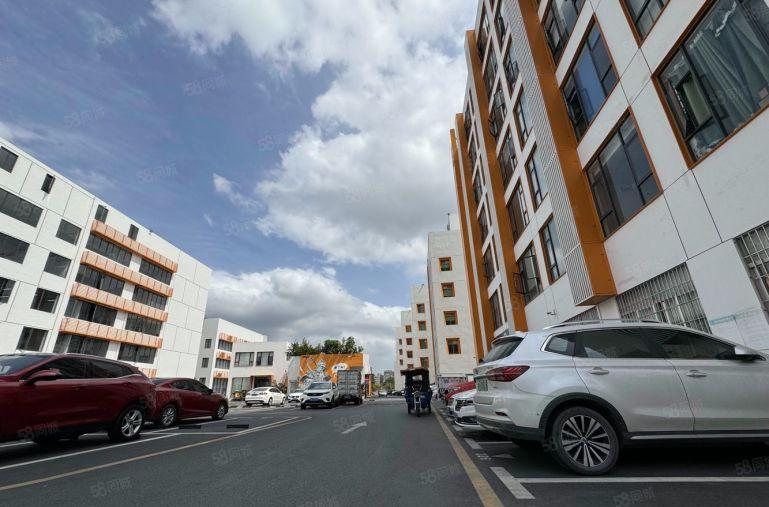 观澜地特口附近楼上带装修200平低价厂房出租 仓库大小出租