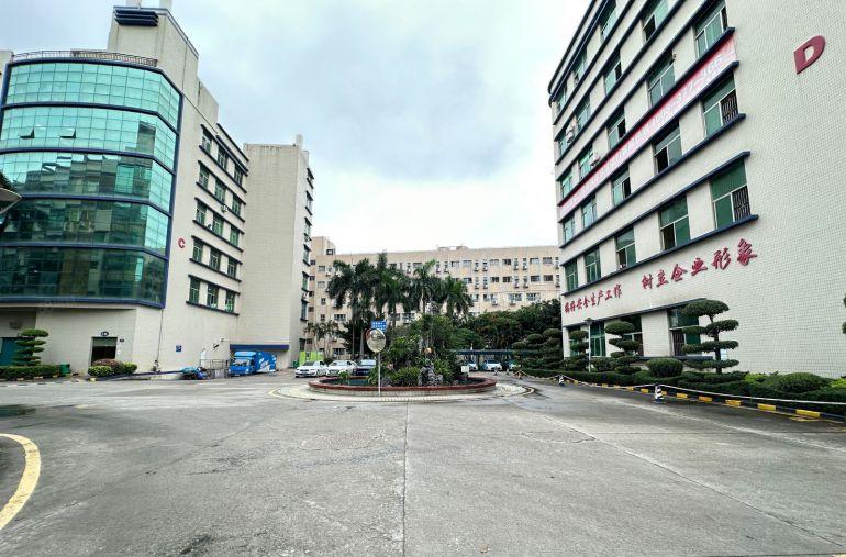 观澜大和轻轨站楼上1500平方豪华装修花园式红本厂房出租转租