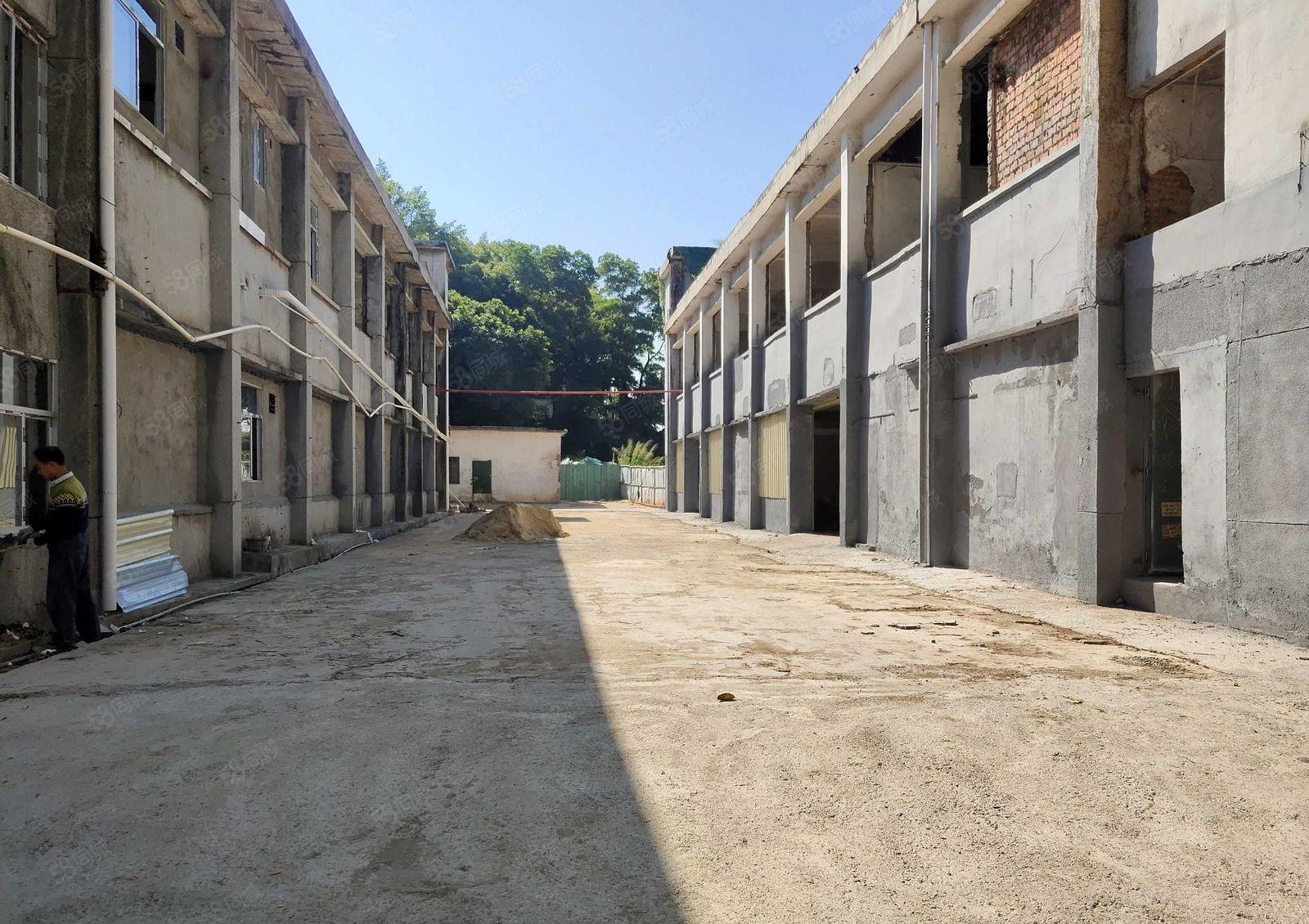 观澜茜坑地铁站300米独门独院厂房出租一楼576平方空地独用