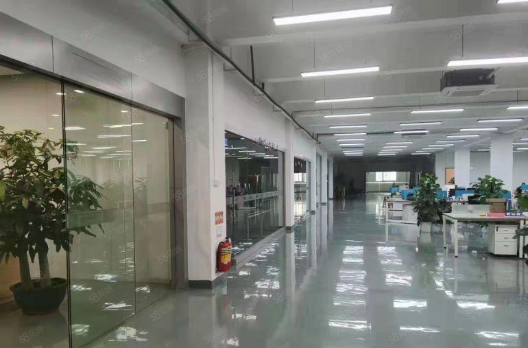观澜地铁口原房东5000平厂房出租带现成装修100平起可分租