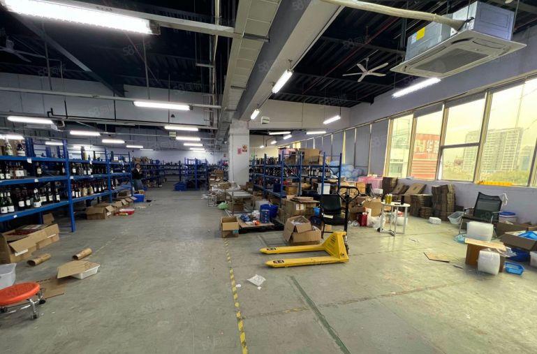 龙华坂田1100平方精装修厂房仓库招租