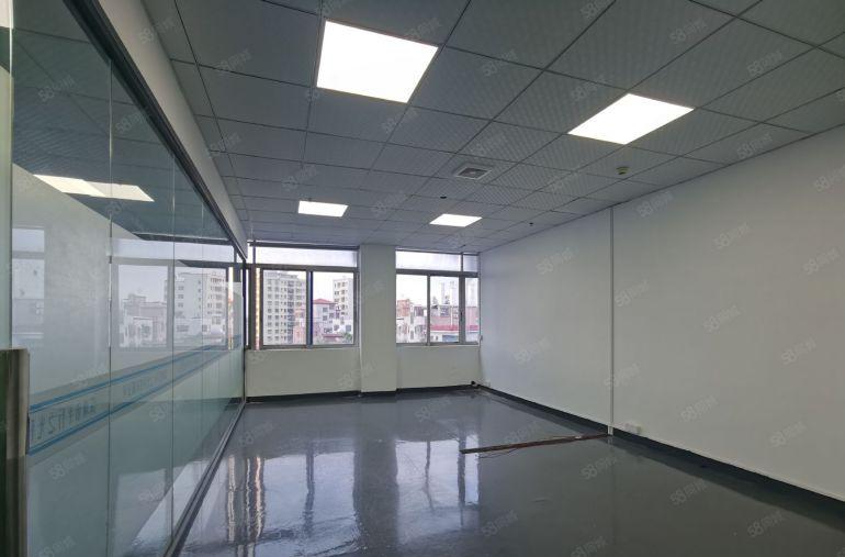 观澜竹村地铁站附近楼上厂房出租面积960平米，水电齐全带装修