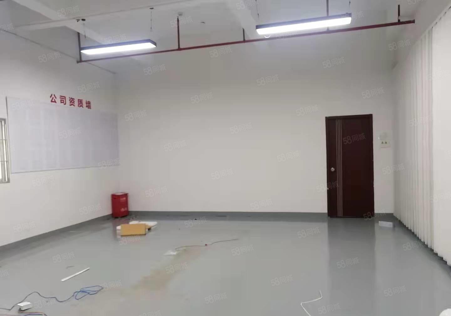 深圳龙华大浪新百丽附近楼上1400平精装工业红本厂房出租。