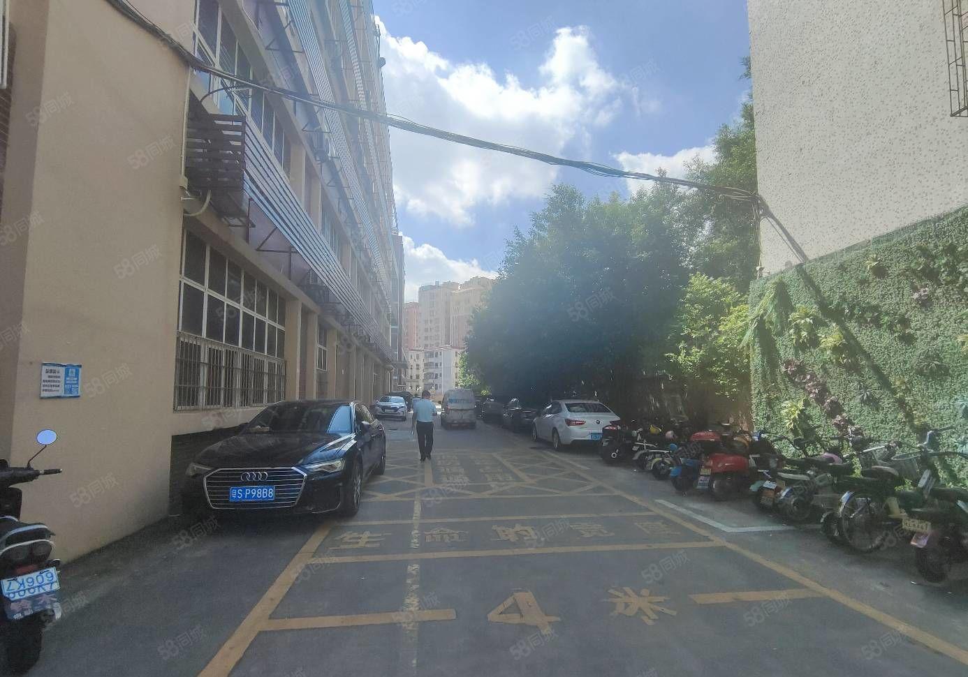 龙华大浪汽车站一楼1000平带装修厂房低价出租 可以分租