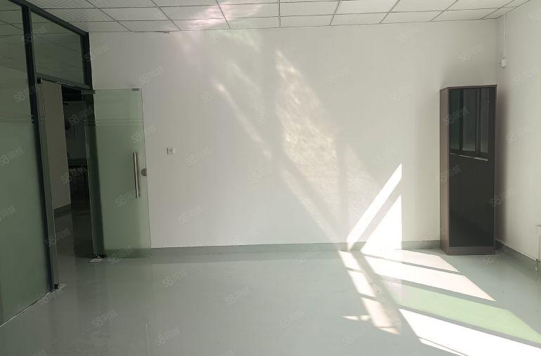 元芬，龙胜地铁口整层960平独立电梯洗手间，带家私带配套空调