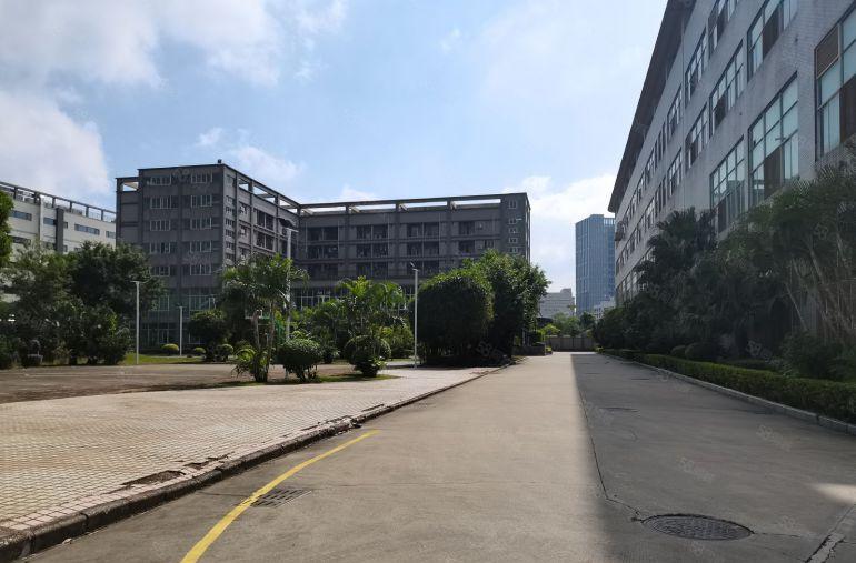 龙华区观澜高速口主干道边原房东红本厂房整栋30000平，在租