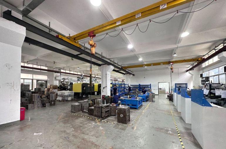 龙华大浪元芬地铁口一楼二楼共2500平精装修，高6米，好招工