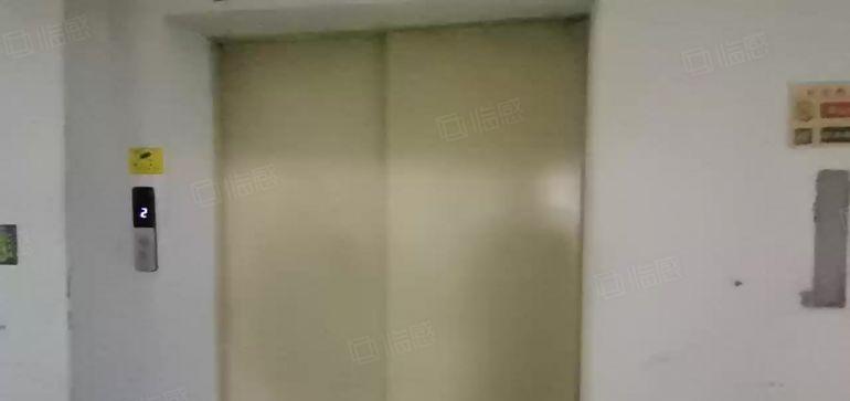 观澜主干道边工业园三楼标准厂房600平，带装修办公室，好招工