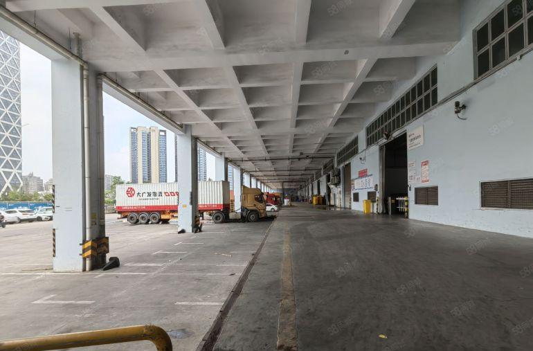 龙华深圳北站低价一楼物流厂房出租5000平，双边高台仓可分租