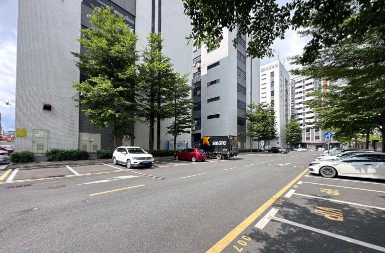 观澜茜坑原房东2000平花园式厂房出租带精装修办公室 可分租