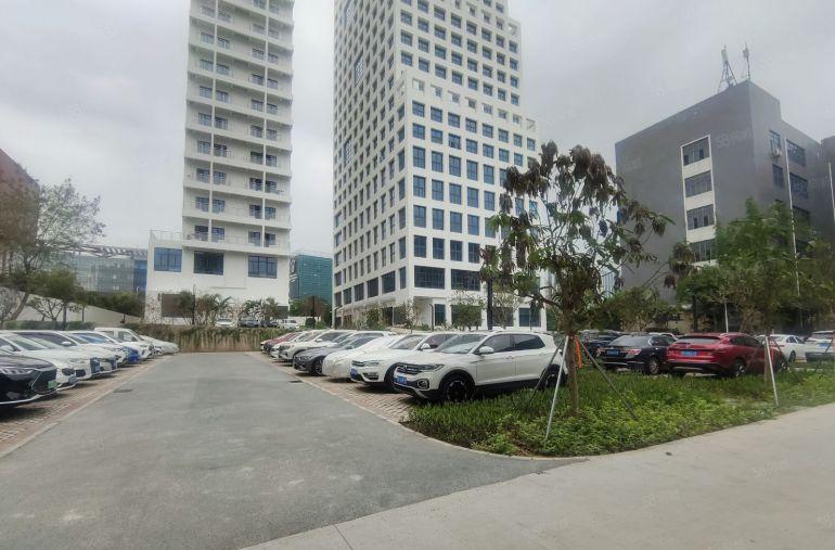 龙华壹城中心旁边精装修厂房低价出租2000平，200平起租