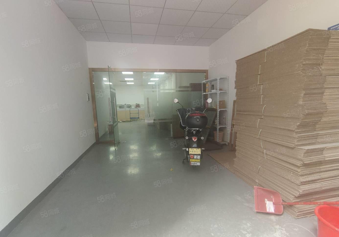 龙华大浪汽车站一楼1000平带装修厂房低价出租 可以分租