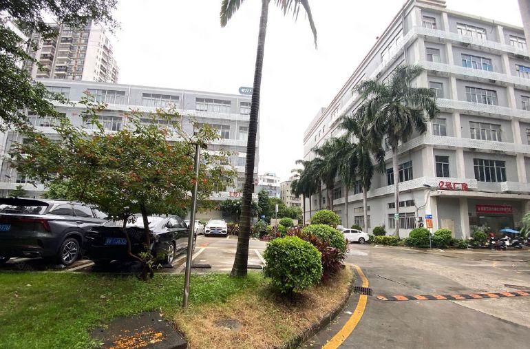 龙华清湖龙华文化广场附近一楼2600平红本厂房出租空地大