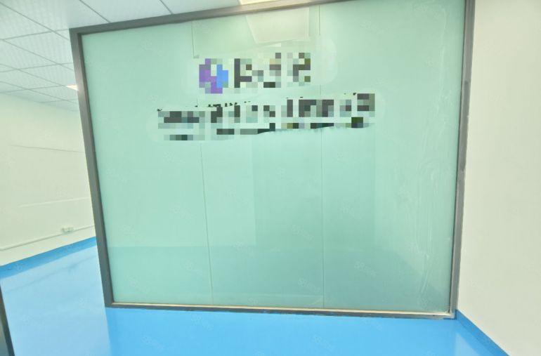 龙华地铁口精装修500平厂房出租，水电齐全带部分无尘车间