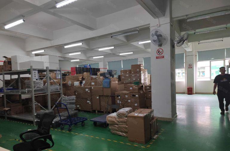 观澜松元厦地铁口附近楼上1500平精装修红本厂房出租