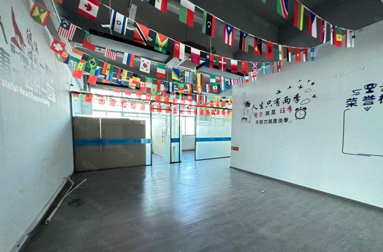 龙华观澜地铁口旁路上精装修大小可分租厂房出租