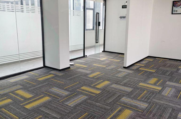 龙华大浪商业中心附近精装修办公室，500平，300平大小分租