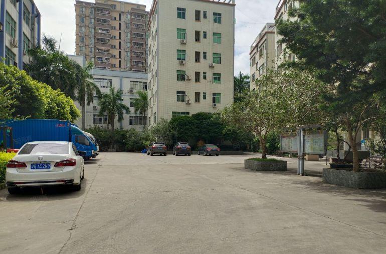 龙华大浪阳台山地铁口附近独栋6000平可分租200平超大空地