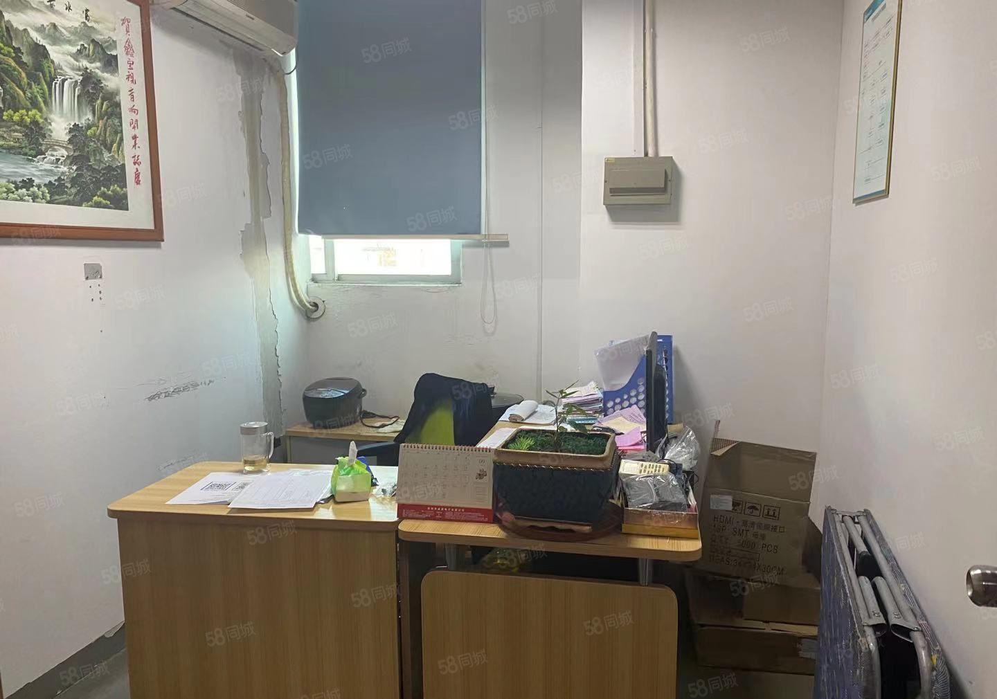 龙华大浪华兴路新出楼上一整层950平精装办公室，使用率8成