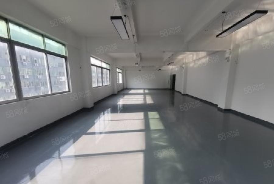 民治万众城附近300平标准厂房仓库，双面采光