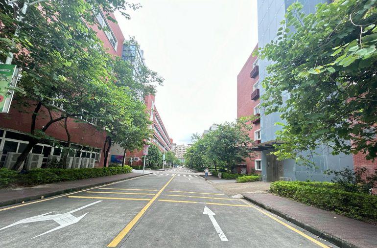 龙华原房东红本厂房7500平带精装修无尘车间3500平免转让