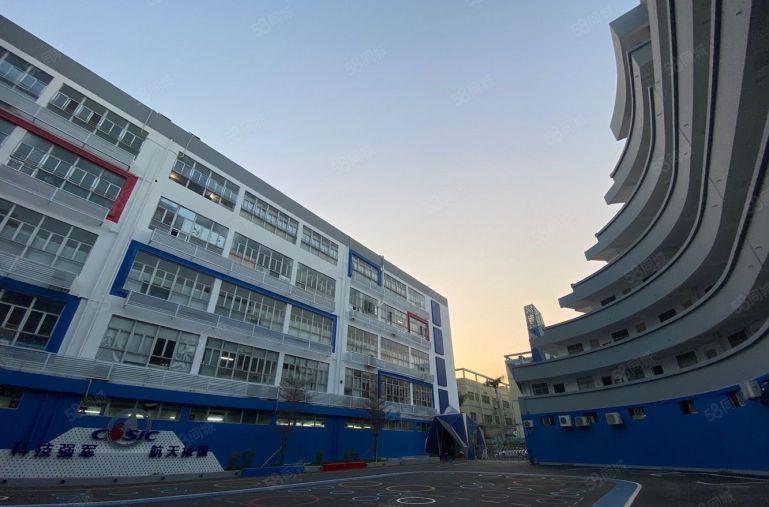 高使用率龙华观澜地铁口旁原房东厂房带装修1000平出租